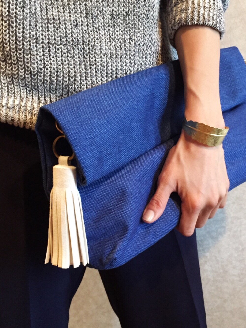 「クラッチバッグ、サマーニット、シンプル」｜「DHOLICのアイテム（クラッチバッグ、ブルー系）」を使った、tinyさん（レディース・148cm）の夏コーディネートの1枚目の写真