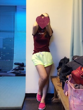 「アイテム（カーゴパンツ、イエロー系）」を使った、胡嘉玲さん（レディース・161cm）の春コーディネート