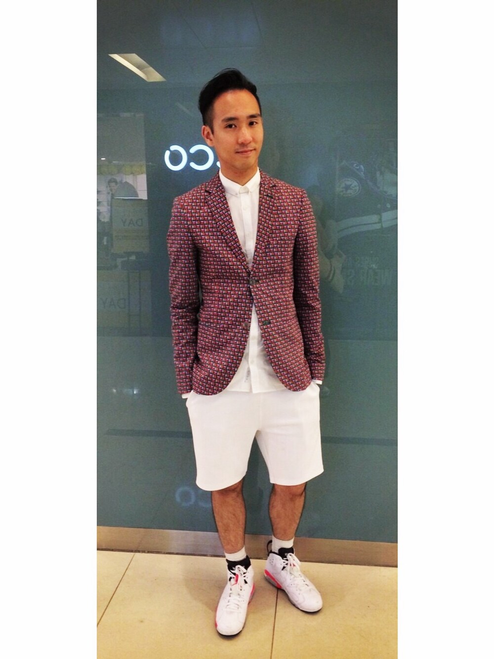 「colourful、white、collar bar、playful」｜「TOPMANのアイテム（スーツジャケット、その他）」を使った、Jeffreyさん（メンズ・178cm）の冬コーディネートの1枚目の写真