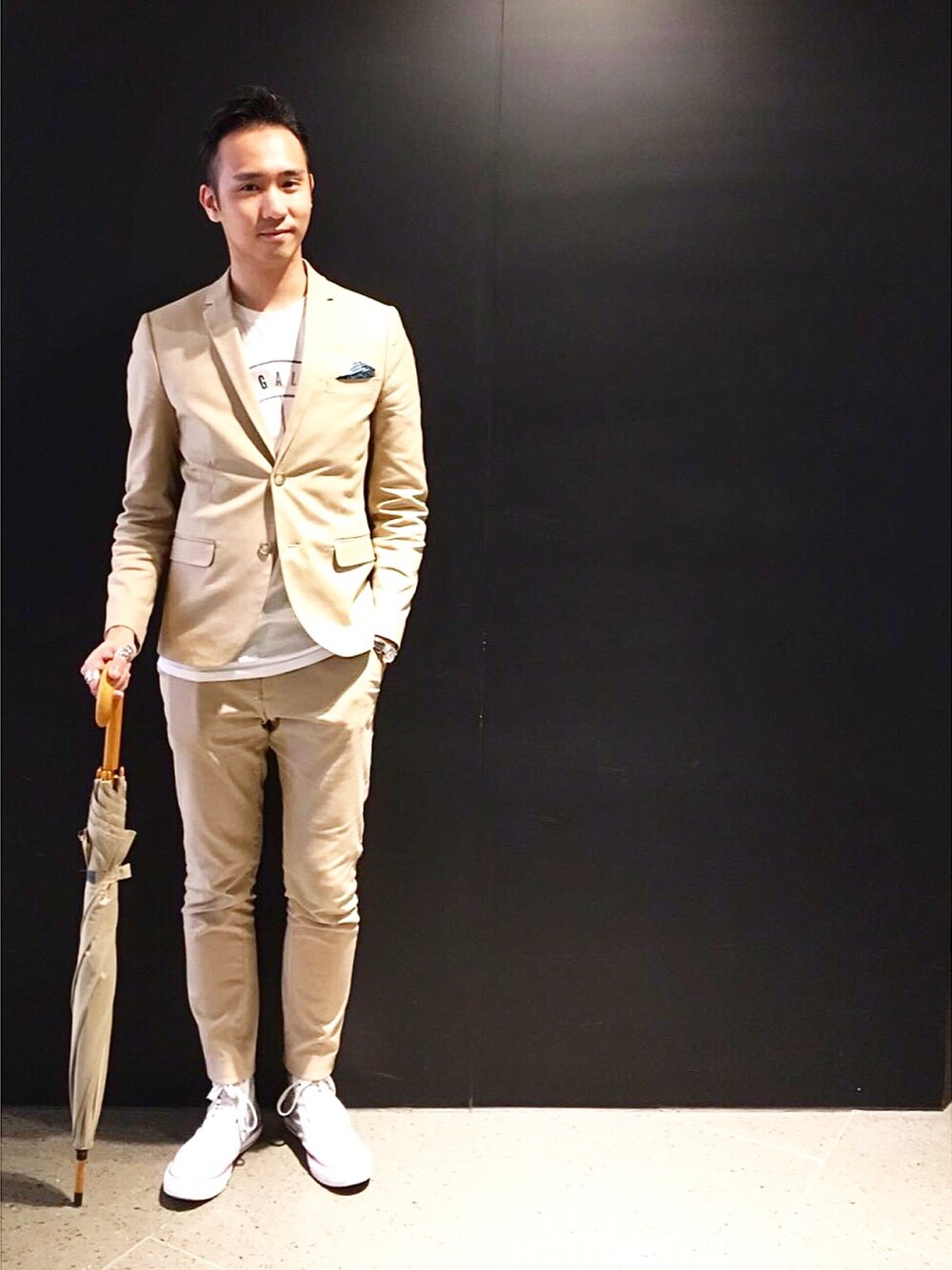 「fashion、STYLE、styling、ootd、lookbook、Suit、H&M、beige」｜「H&Mのアイテム（スーツジャケット、ベージュ系）」を使った、Jeffreyさん（メンズ・182cm）の夏コーディネートの1枚目の写真