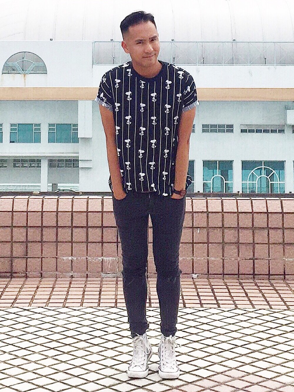 「fashion、STYLE、styling、H&M、ＳＮＯＯＰＹ　、lookbook、ootd」｜「H&Mのアイテム（Tシャツ/カットソー、ブルー系）」を使った、Jeffreyさん（メンズ・182cm）の秋コーディネートの1枚目の写真
