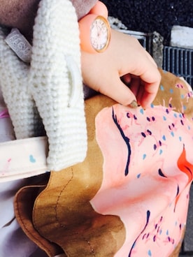 「アイテム（アナログ腕時計、ピンク系）」を使った、リさん（レディース・153cm）の冬コーディネート