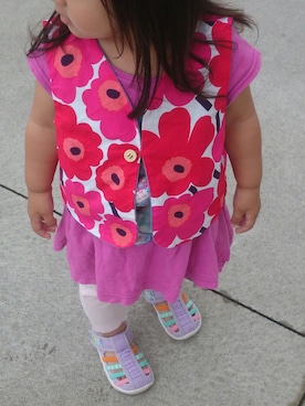 「アイテム（ベスト、レッド系）」を使った、はなさん（キッズ・80cm）の夏コーディネート