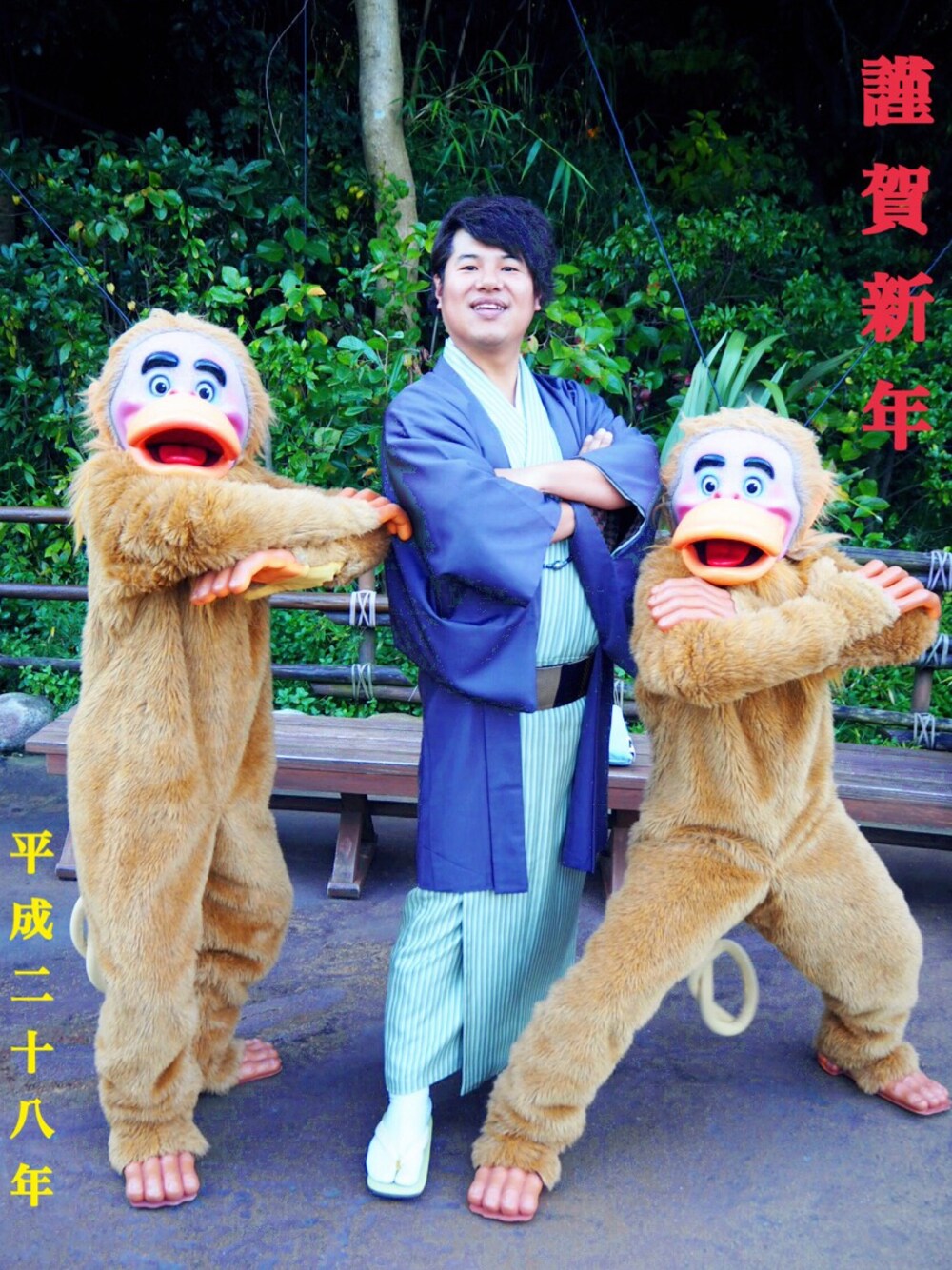 ブルー系のトートバッグ、その他のその他、その他のその他を着用したメンズの冬コーディネートの1枚目の写真