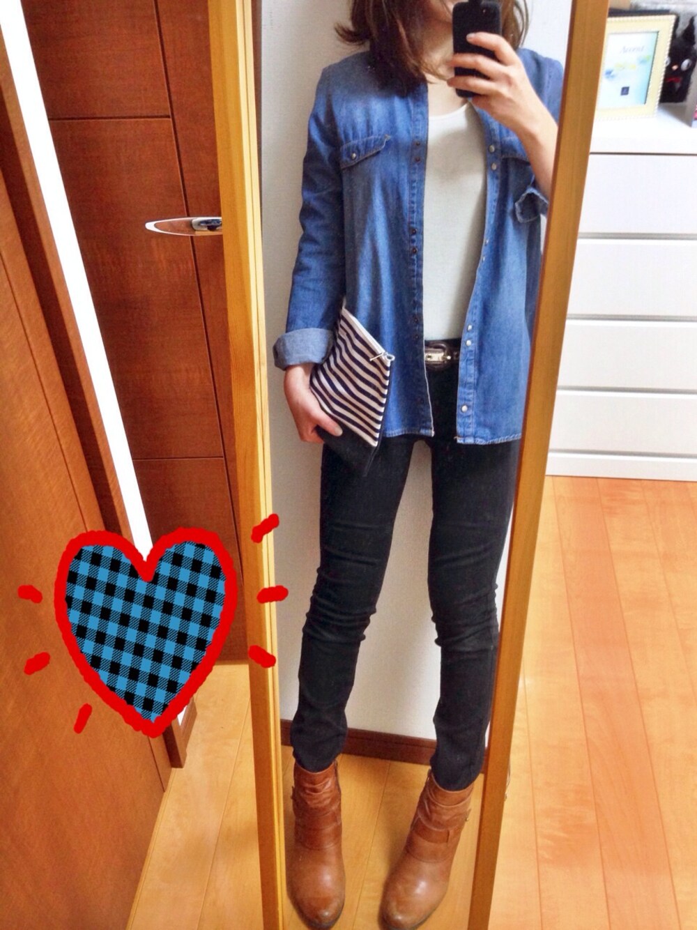 「ちょっとそこまで、ショートブーツ、デニムシャツ」｜「ZARA BASICのアイテム（シャツ/ブラウス、ブルー系）」を使った、so_fujiさん（レディース・158cm）の春コーディネートの1枚目の写真