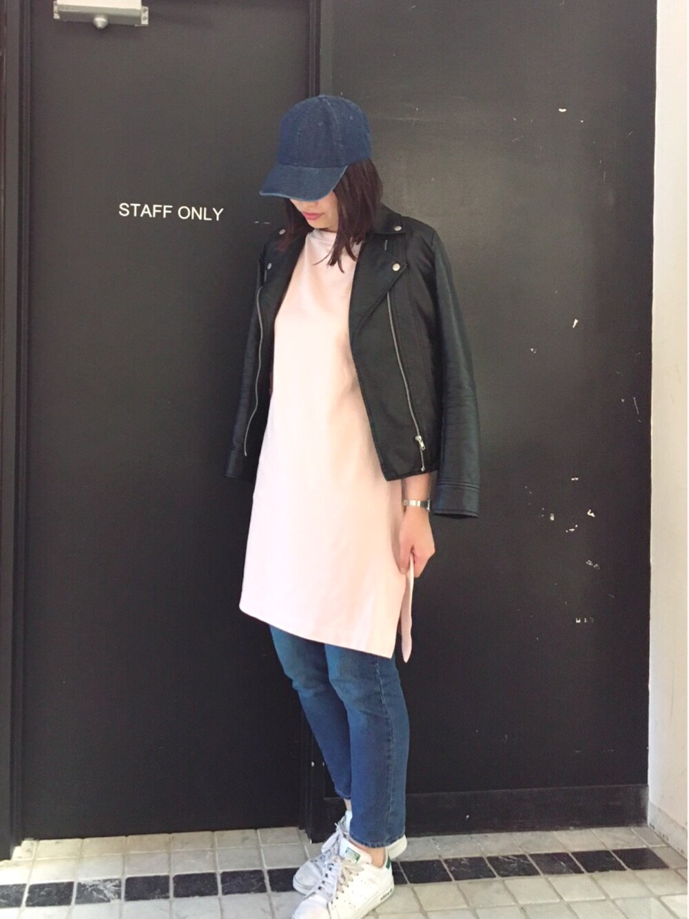 「カジュアル、春コーデ、ラクチンコーデ、プチプラ、デニム、outfit、春色、ダスティピンク、ピンク、キャップ」｜「AS KNOW AS PINKYのアイテム（ワンピース/ドレス、ピンク系）」を使った、chisatoyamamotoさん（レディース・169cm）の春コーディネートの1枚目の写真