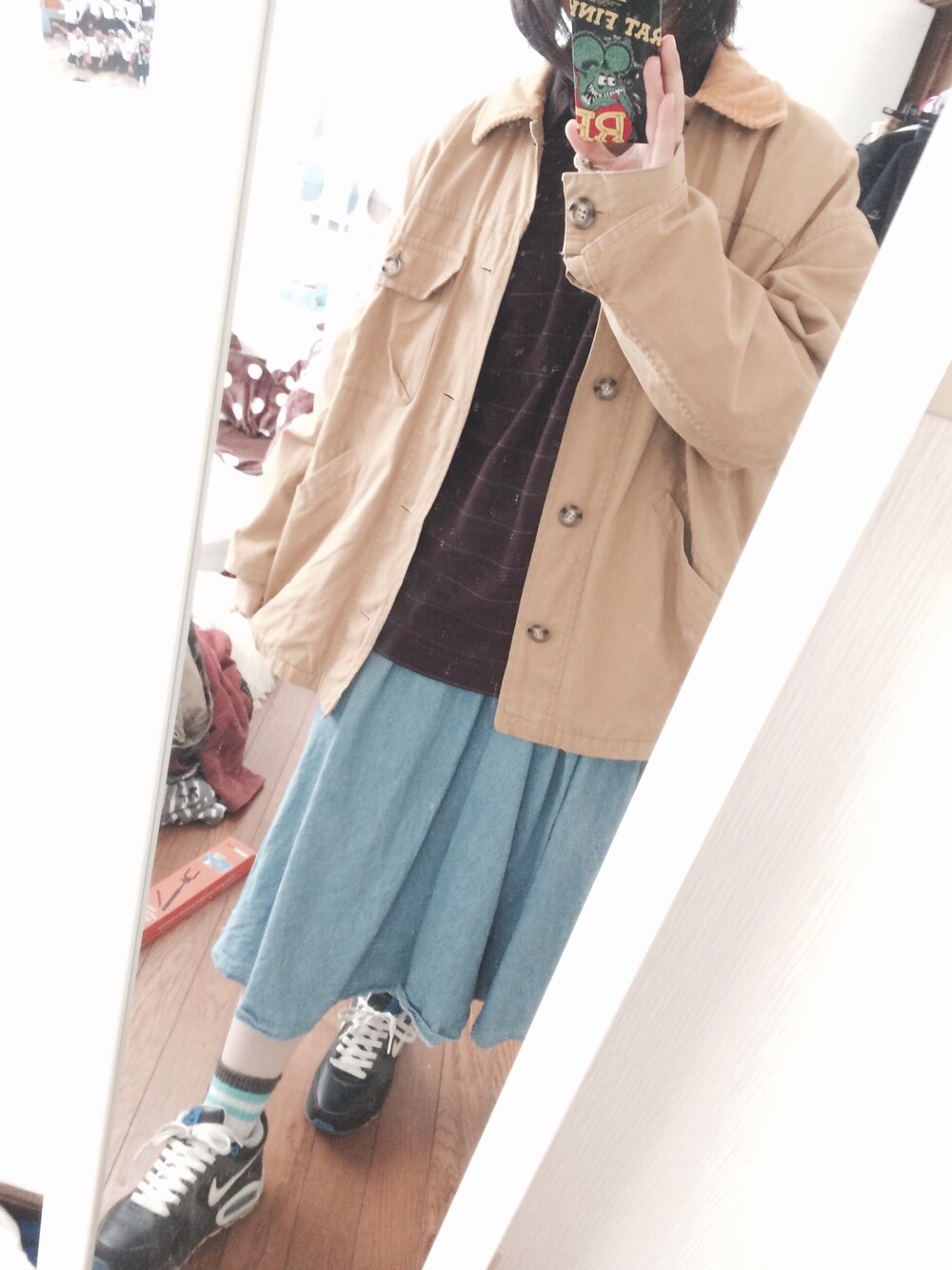 「カジュアル、AIR MAX、ミニタリージャケット、デニムスカート、靴下屋、靴下×スニーカー、ポロシャツ」｜「sorridereのアイテム（デニムスカート、ブルー系）」を使った、ゆりなさん（レディース・151cm）の春コーディネートの1枚目の写真