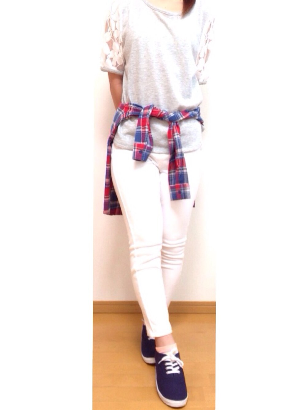 「チェックシャツ、秋のコーデ」｜「CLEF DE SOLのアイテム（シャツ/ブラウス、グレー系）」を使った、まなぴさん（レディース・152cm）の秋コーディネートの1枚目の写真