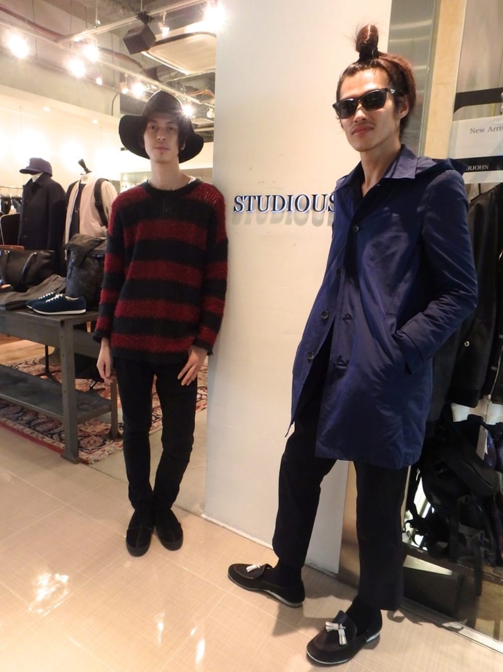 「STUDIOUS、TOKYO、MofM(manofmoods)、mofm」｜「STUDIOUSのSTUDIOUS テンセルシャツコート MADE IN JAPAN（ステンカラーコート、ブルー系）」を使った、福山正和さん（メンズ・178cm）の秋コーディネートの1枚目の写真