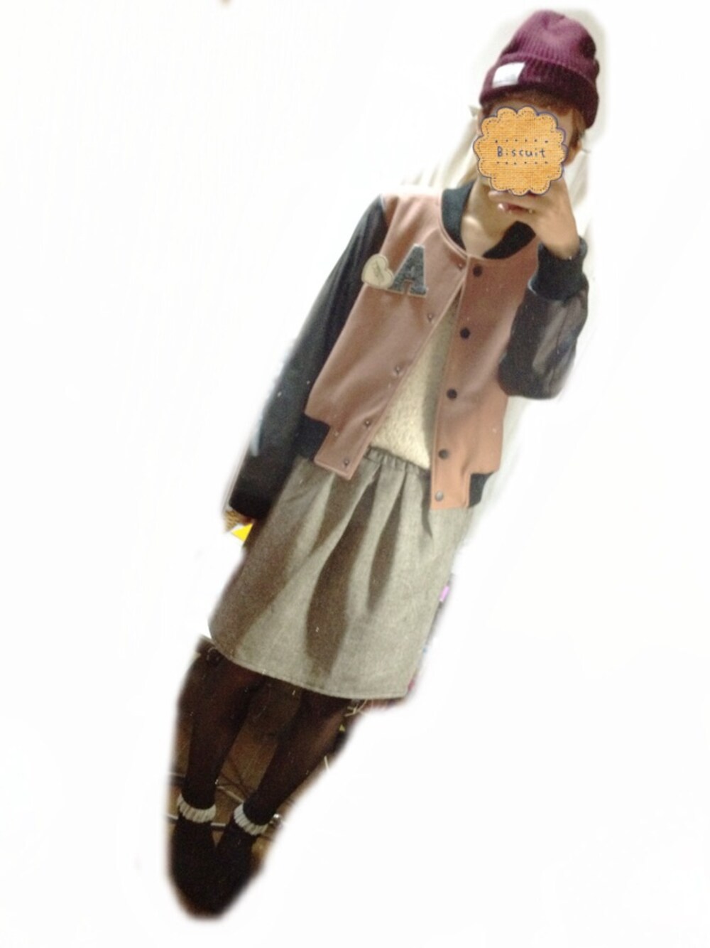 「コクーンスカート、スタジャン、白ニット、ニット帽、who's who chico、MAJESTIC LEGON、PAGEBOY」｜「Chicoのスタジャン（スタジャン、ピンク系）」を使った、aiaiさん（レディース・161cm）の秋コーディネートの1枚目の写真