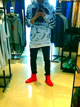 「ZARA（ザラ）のアイテム（スニーカー、レッド系）」を使った、rikiさん（メンズ・175cm）の冬コーディネート