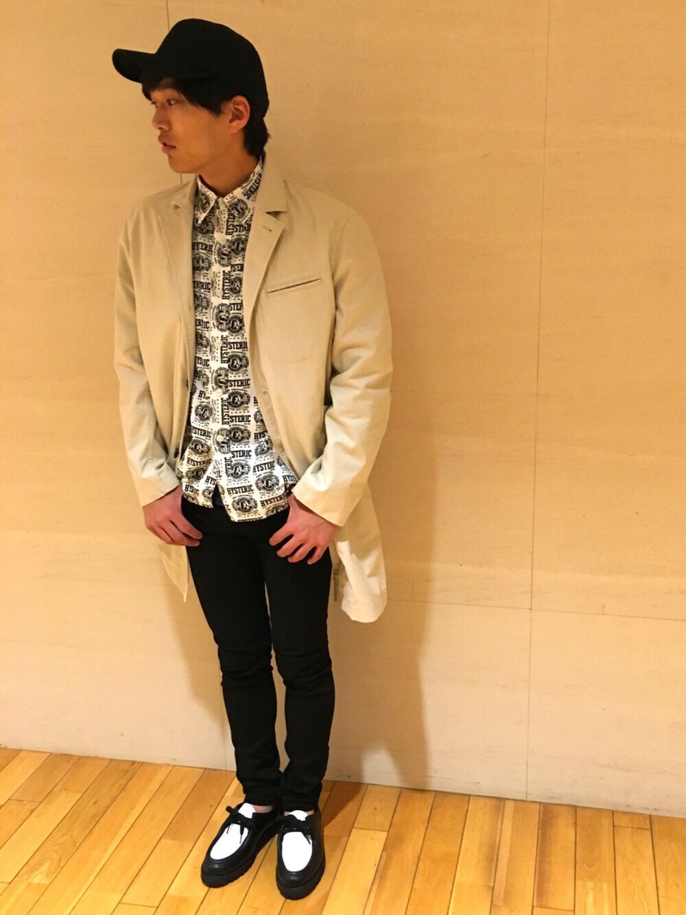 「Hysteric Glamour、ヒステリックグラマー、秋のコーデ、大人カジュアル、オトナカジュアル、カジュアル、モード、キレイめ」｜「HYSTERIC GLAMOURのチェスターCO（チェスターコート、ベージュ系）」を使った、chibaaaaaさん（メンズ・178cm）の秋コーディネートの1枚目の写真