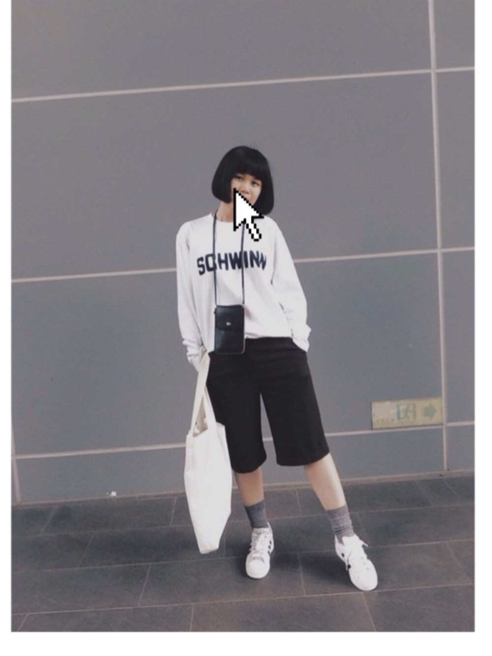「Taiwan、black、white、adidas、UNIQLO、ootd、girl、black and white、simple、street」｜「UNIQLOのアイテム（その他トップス、ホワイト系）」を使った、VVVさん（レディース・157cm）の秋コーディネートの1枚目の写真