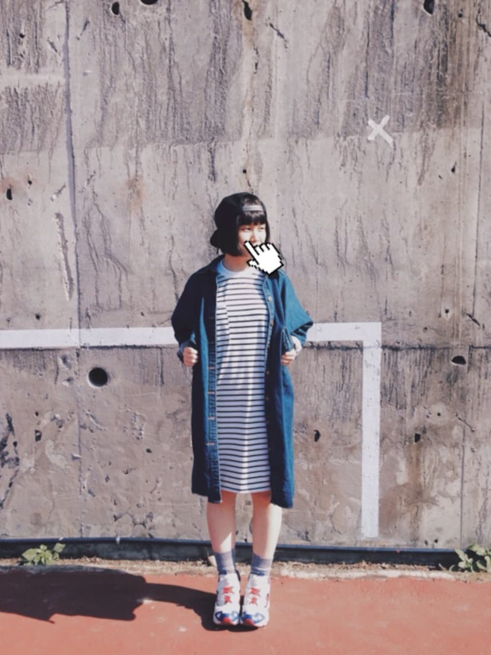 「Taiwan、skirt、ootd、black、white、blue、stripe、denim、snapback、casual」｜「Lulusのアイテム（デニムジャケット、ブルー系）」を使った、VVVさん（レディース・157cm）の秋コーディネートの1枚目の写真