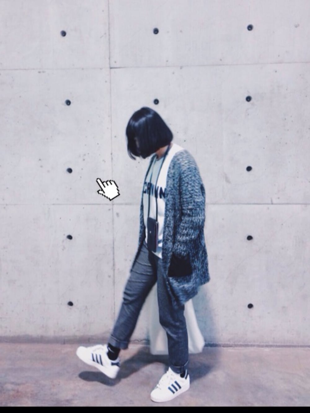 「Taiwan、girl、black、white、ootd、adidas、grey、casual、winter」｜「UNIQLOのアイテム（その他トップス、ホワイト系）」を使った、VVVさん（レディース・157cm）の冬コーディネートの1枚目の写真