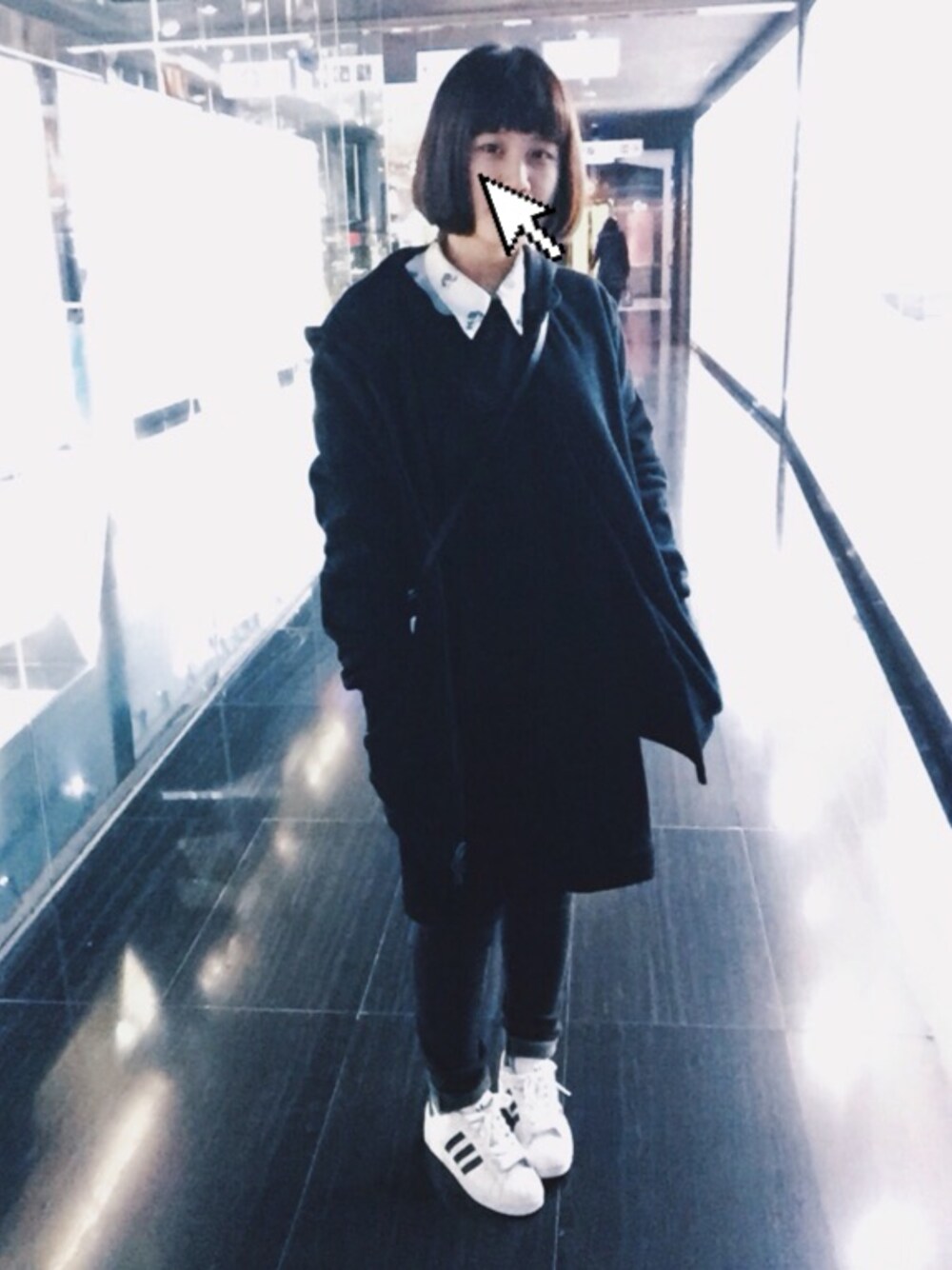 「Taiwan、girl、black、white、ootd、casual、adidas、NIKE、ZARA、winter」｜「ZARAのアイテム（シャツ/ブラウス、ホワイト系）」を使った、VVVさん（レディース・157cm）の冬コーディネートの1枚目の写真