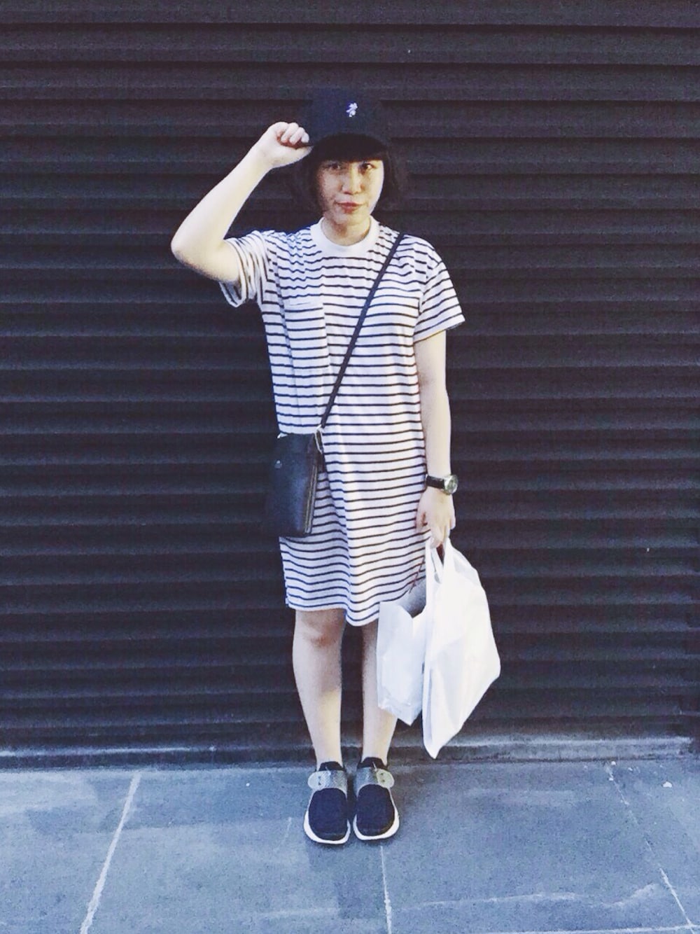 「Taiwan、girl、black、white、blue、ootd、sneakers、hat、street、stripe」｜「Lulusのアイテム（Tシャツ/カットソー、ホワイト系）」を使った、VVVさん（レディース・157cm）の夏コーディネートの1枚目の写真