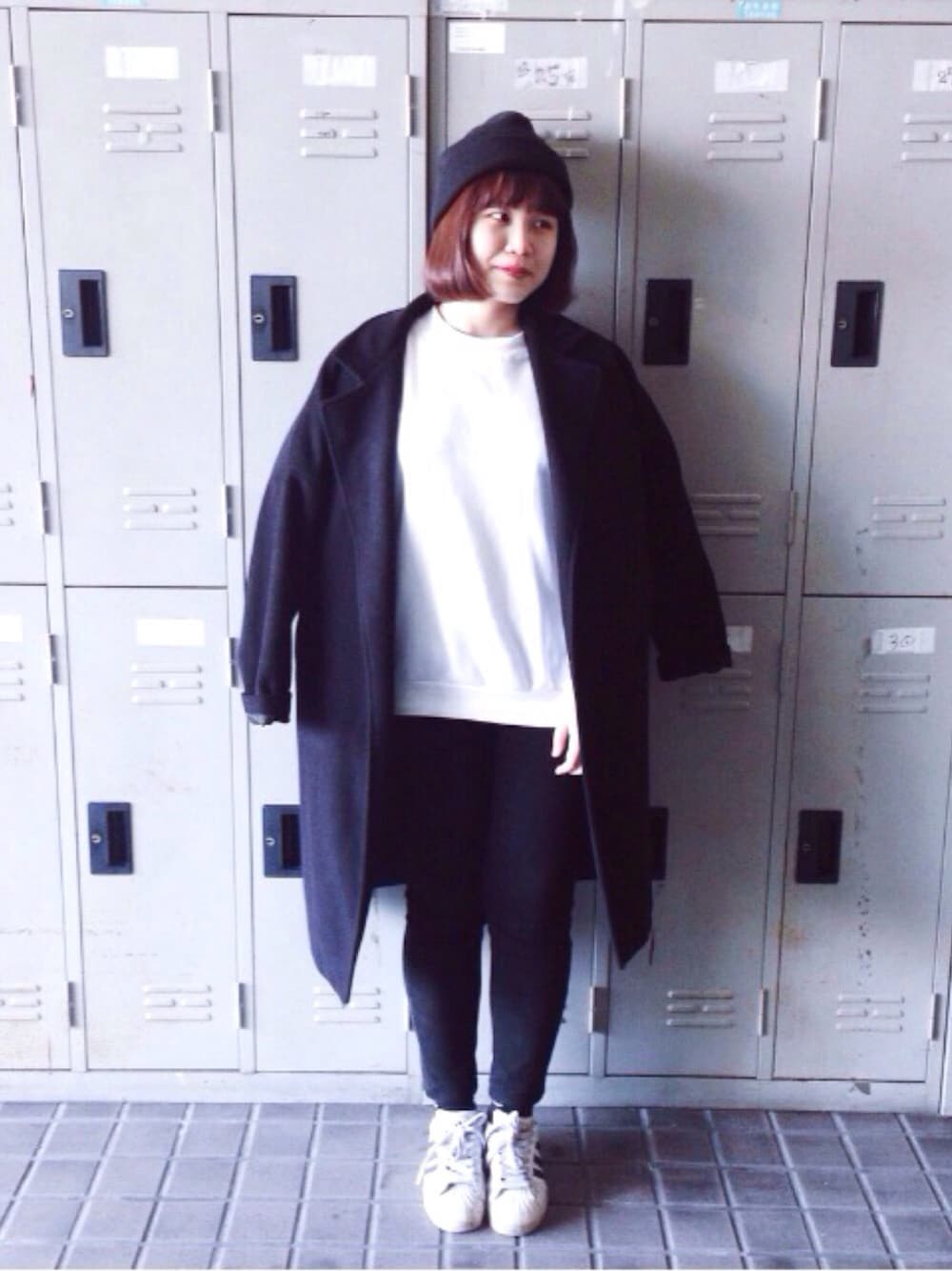 「girl、white、black、ootd、hat、coat、casual、adidas、UNIQLO、FOREVER 21」｜「FOREVER 21のアイテム（キャップ、ブラック系）」を使った、VVVさん（レディース・157cm）の冬コーディネートの1枚目の写真