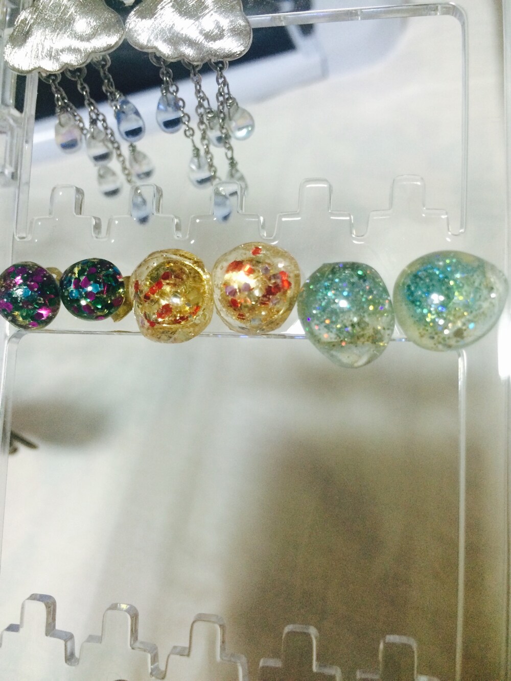 「ハンドメイド、ﾊﾝﾄﾞﾒｲﾄﾞｱｸｾｻﾘｰ、ピアス」｜「Handmadeのレジンピアス
（ピアス（両耳用）、その他）」を使った、ゆきみ✃✁✃✁Buzz jiugaokaさん（レディース・162cm）の春コーディネートの1枚目の写真