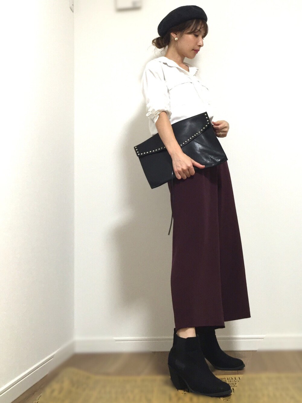「シンプルコーデ、シャツスタイル、ドレープワイドクロップドパンツ、ベレー帽、サイドゴアブーツ、クラッチバッグ」｜「GORGEのアイテム（ハンチング/ベレー帽、ブラック系）」を使った、❁ a i  ❁さん（レディース・158cm）の秋コーディネートの1枚目の写真