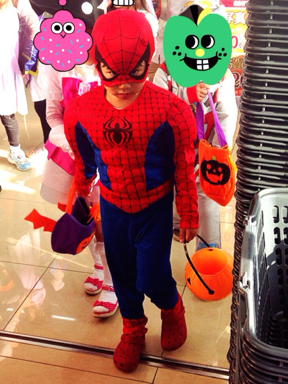 「wearhalloween2016、スパイダーマン、仮装、男の子、5歳、トリックオアトリート」｜「H&Mのアイテム（その他、レッド系）」を使った、すぅくぅさん（キッズ・120cm）の秋コーディネートの1枚目の写真