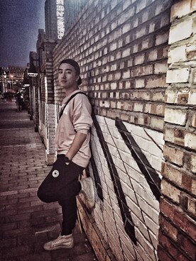 「CONVERSE（コンバース）のアイテム（チノパンツ）」を使った、大萝卜成精了さん（メンズ・177cm）の夏コーディネート