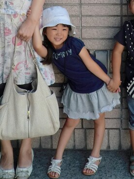 「TOMMY HILFIGER（トミーヒルフィガー）のアイテム（Tシャツ/カットソー、ブルー系）」を使った、hitomiさん（キッズ・137cm）の夏コーディネート