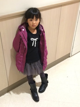 「agnes b.（アニエスベー）のSAI7 E SWEAT（スウェット、ブラック系）」を使った、hitomiさん（キッズ・137cm）の冬コーディネート