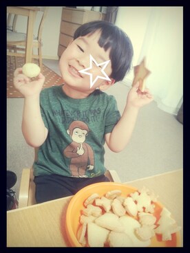 「OLD NAVY（オールドネイビー）のアイテム（Tシャツ/カットソー、グリーン系）」を使った、ERENさん（キッズ・100cm）の秋コーディネート