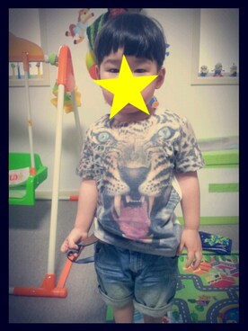 「H&M（エイチ・アンド・エム）のアイテム（Tシャツ/カットソー、その他）」を使った、ERENさん（キッズ・100cm）の秋コーディネート