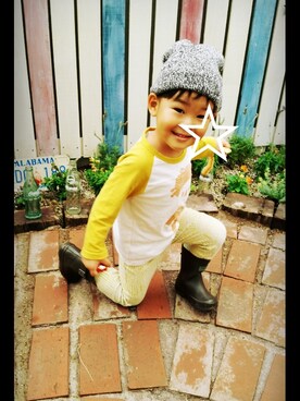 「ダイソーのアイテム（ニットキャップ/ビーニー、ブラウン系）」を使った、ERENさん（キッズ・100cm）の秋コーディネート