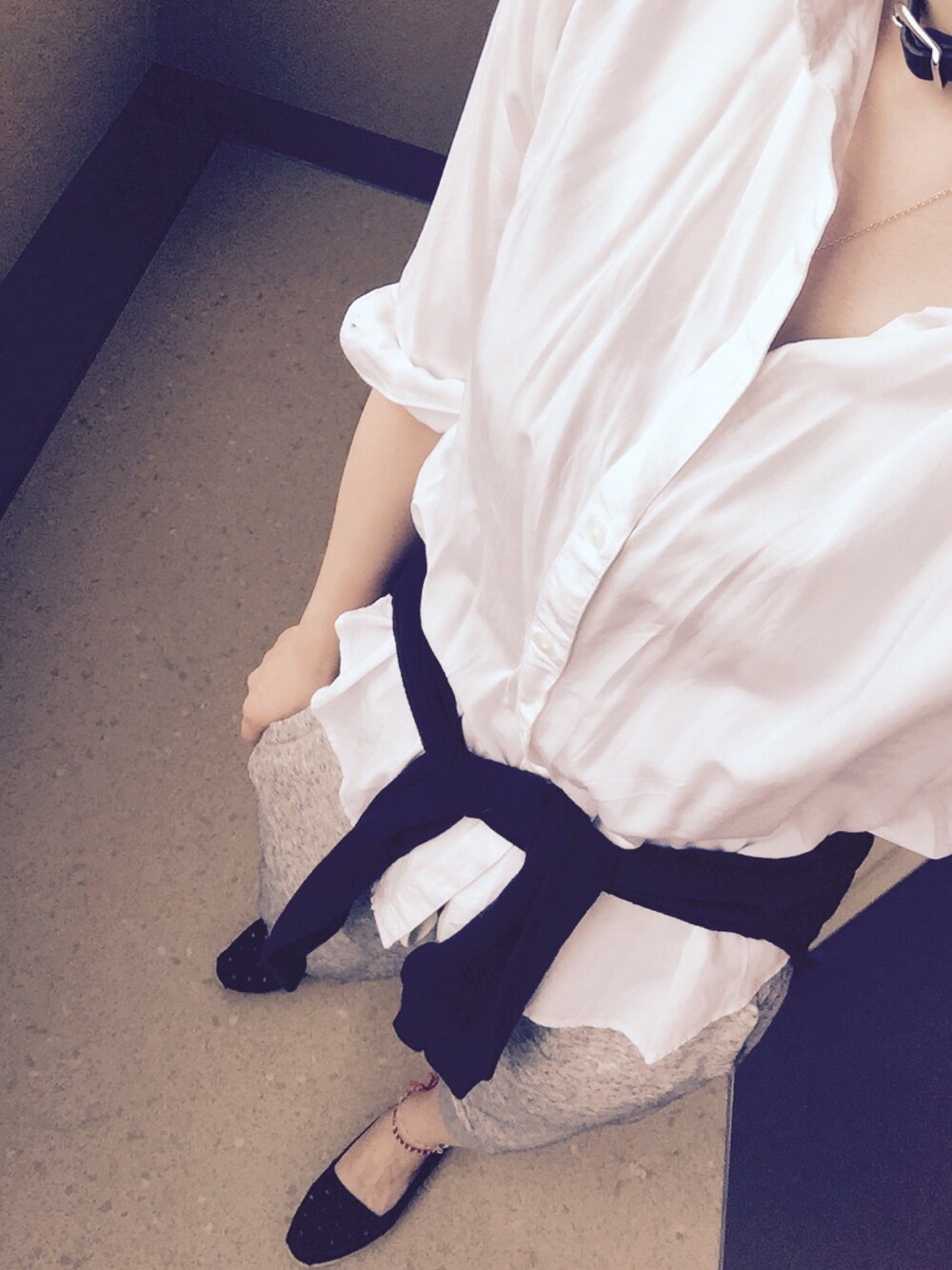 「ショートカット、スウェット、白シャツ」｜「UNIQLOのアイテム（シャツ/ブラウス、ホワイト系）」を使った、yukari-nさん（レディース・161cm）の夏コーディネートの1枚目の写真