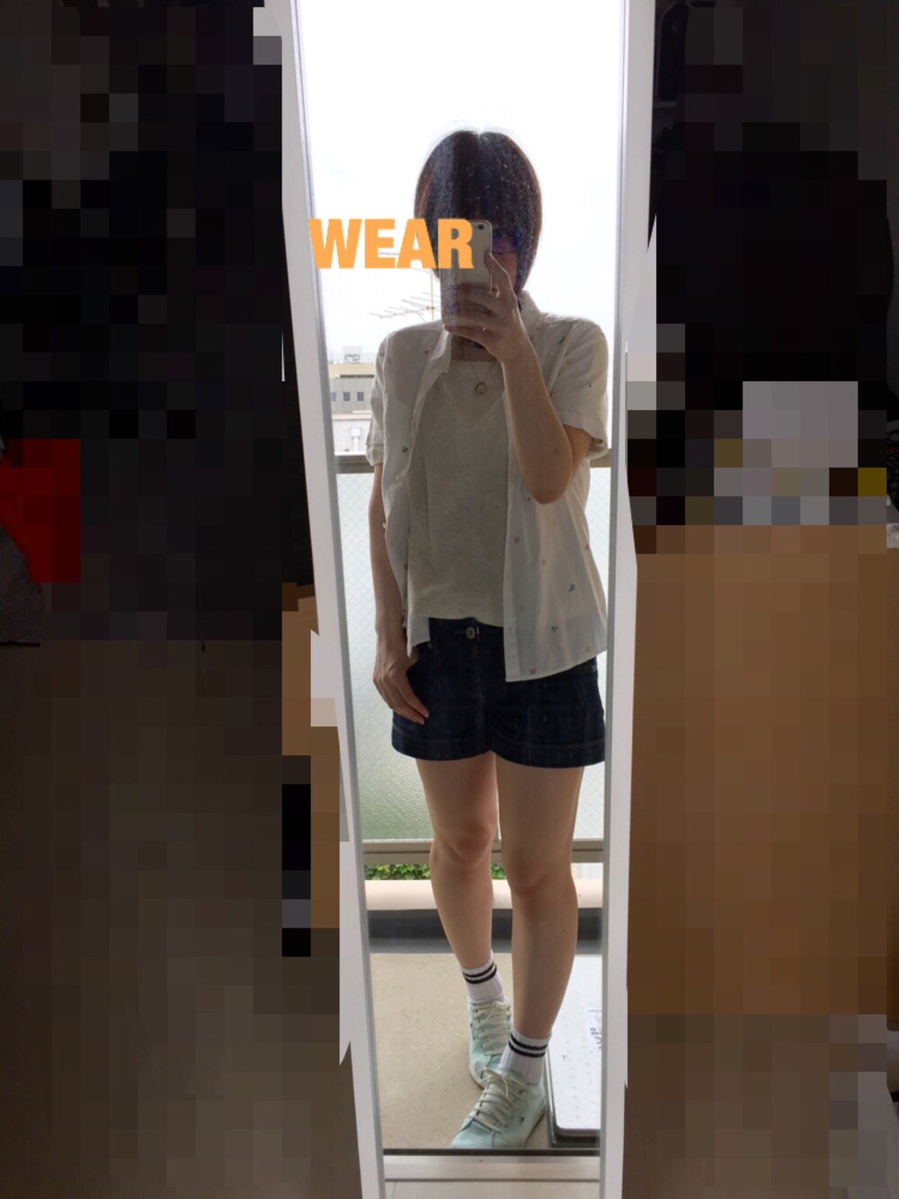 「ホワイトコーデ、デニムパンツ、スニーカー、白シャツ」｜「179/WG NICOLE CLUBのアイテム（シャツ/ブラウス、ホワイト系）」を使った、yukari-nさん（レディース・161cm）の夏コーディネートの1枚目の写真