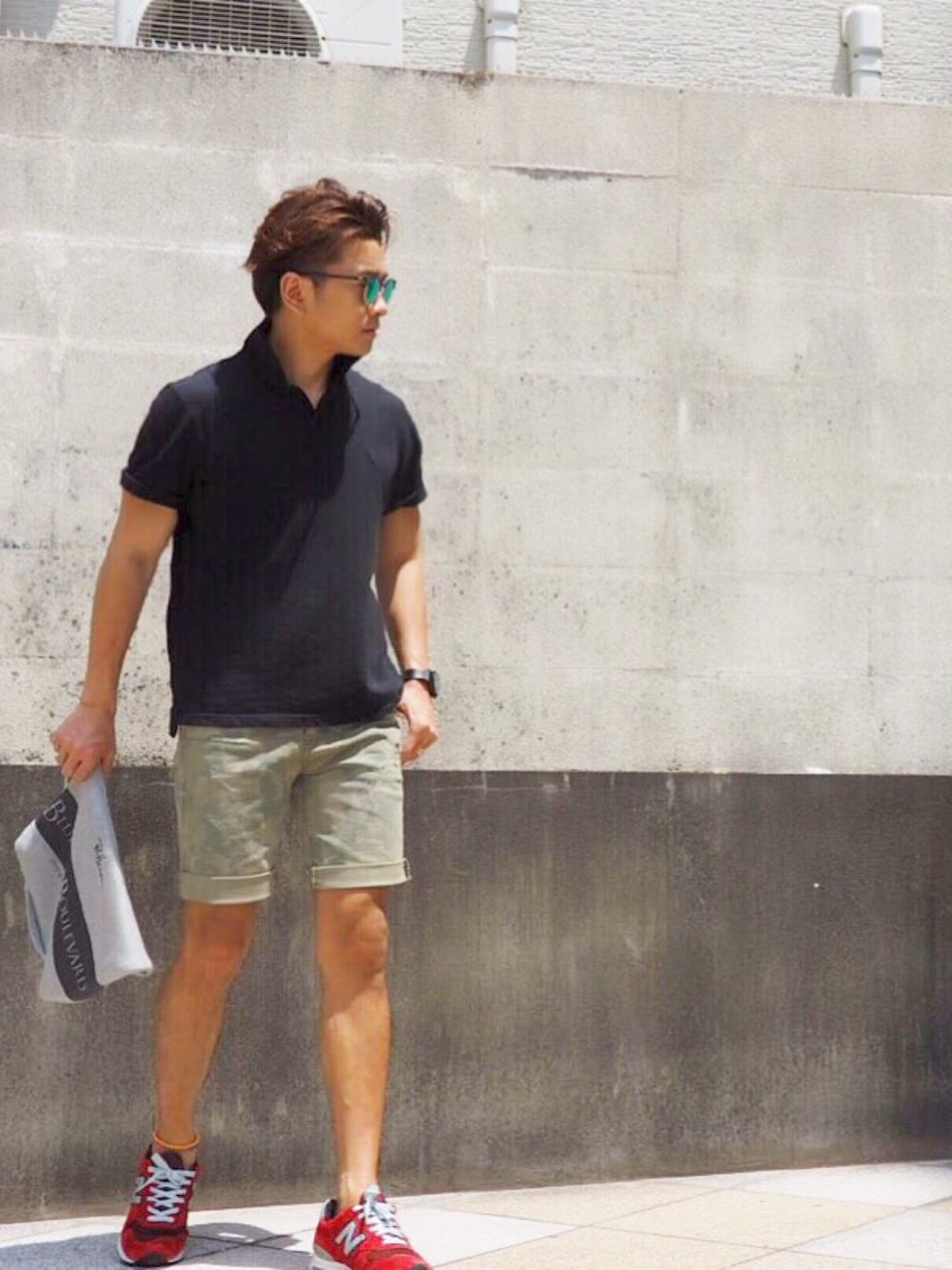 「SATURDAYS SURF NYC、NEWBALANCE、RonHerman、RAYBAN、Klasse14」｜「Saturdays NYCのJAKE POLO（ポロシャツ、ブラック系）」を使った、tky_1098さん（メンズ・172cm）の春コーディネートの1枚目の写真