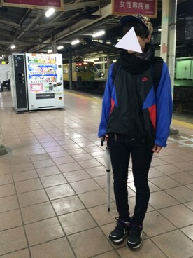 「黒リュック」｜「アイテム（ナイロンジャケット）」を使った、あべまるさん（メンズ・172cm）の秋コーディネート