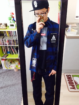 「青×白」｜「アイテム（財布/小物）」を使った、アナーキー田中さん（メンズ・171cm）の春コーディネート