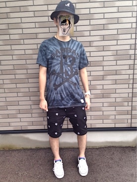 「青いTシャツ」｜「アイテム（帽子）」を使った、アナーキー田中さん（メンズ・171cm）の夏コーディネート
