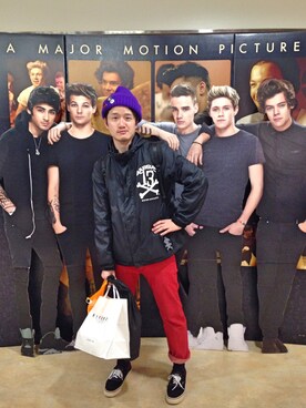 「アイテム（デニムパンツ、レッド系）」を使った、アナーキー田中さん（メンズ・171cm）の春コーディネート