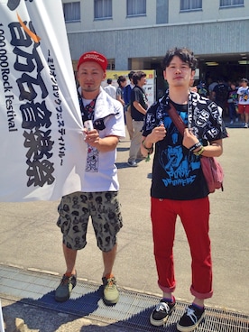 「アイテム（デニムパンツ、レッド系）」を使った、アナーキー田中さん（メンズ・171cm）の夏コーディネート