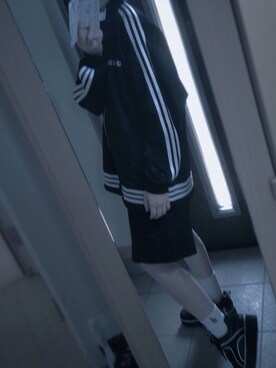「adidas（アディダス）のアイテム（ナイロンジャケット、ブラック系）」を使った、Kitajiiさん（レディース・156cm）の春コーディネート