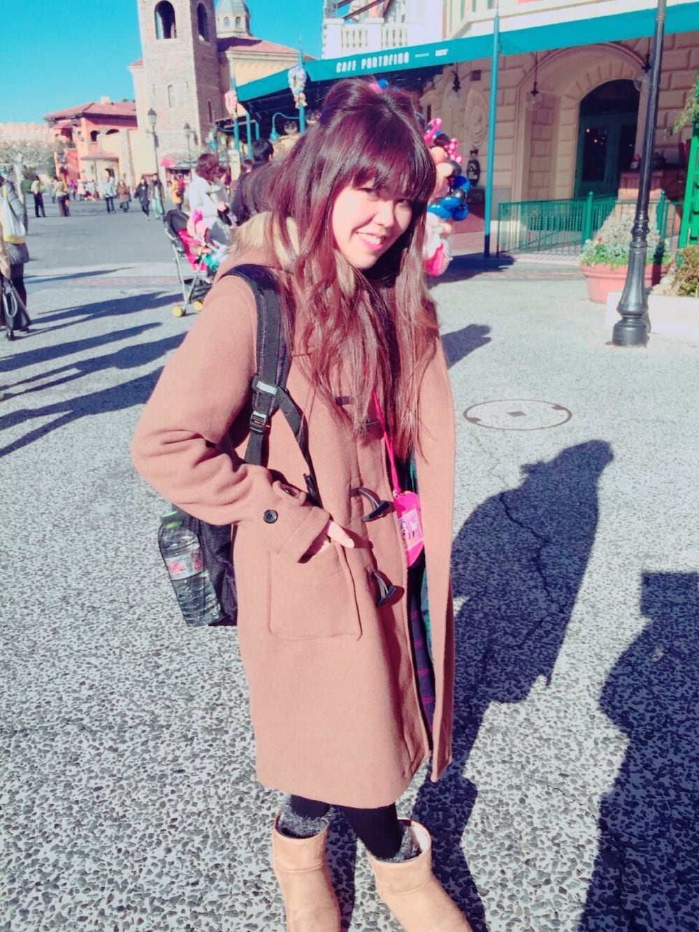 ダッフルコートを使った「ディズニーシー」の人気ファッション