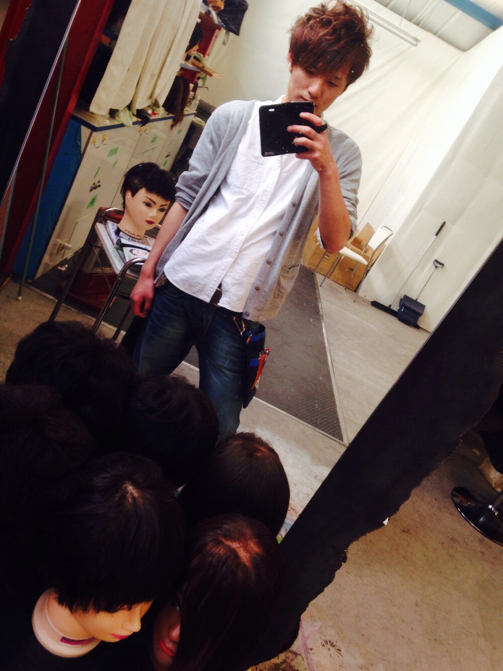 「白シャツ、さわやか男子になりたい、ヌーディージーンズ、白シャツ×デニム」｜「Nudie JeansのTUBE KELLY/USED CLEAN（デニムパンツ、ブルー系）」を使った、Ｙさん（メンズ・178cm）の春コーディネートの1枚目の写真