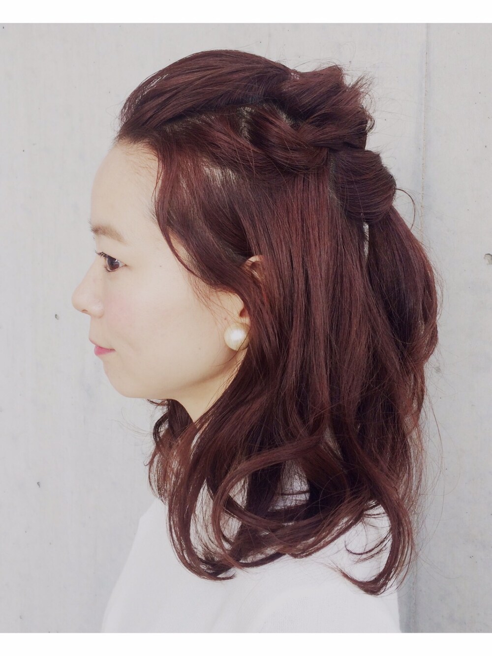 「RITZ、ヘアアレンジ」｜「UNITED ARROWSのアイテム（イヤリング、ホワイト系）」を使った、下島麻子さん（レディース・159cm）の春コーディネートの1枚目の写真