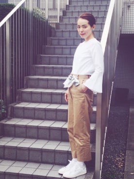 「Whim Gazette（ウィムガゼット）のアイテム（シャツ/ブラウス、ホワイト系）」を使った、下島麻子さん（レディース・159cm）の春コーディネート