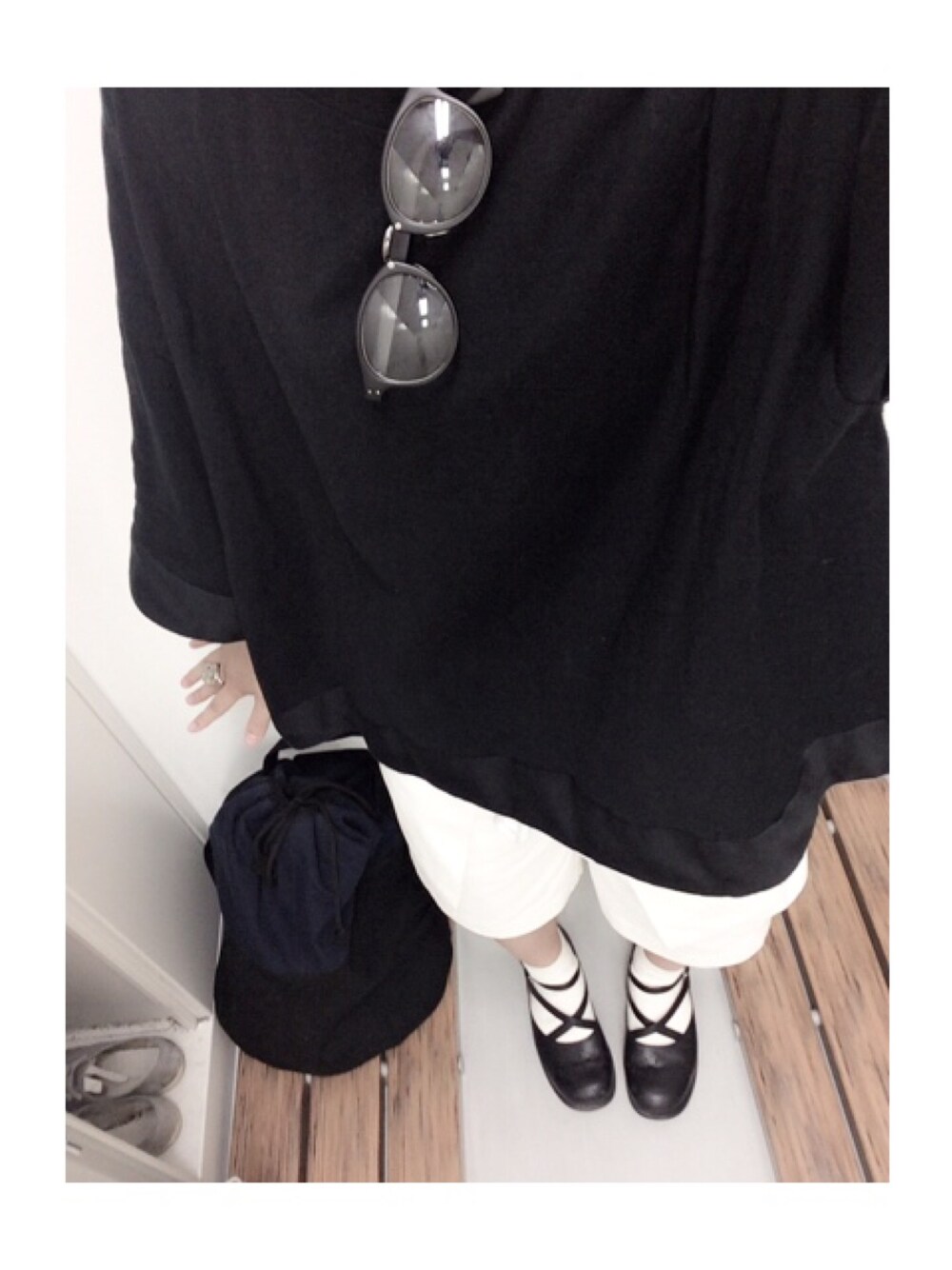 「モノトーン、白パンツ、niko and ...、lyserg、ACID GALLERY、好きな色」｜「LYSERGのアイテム（Tシャツ/カットソー、ブラック系）」を使った、まあ(や)さん（レディース・145cm）の夏コーディネートの1枚目の写真