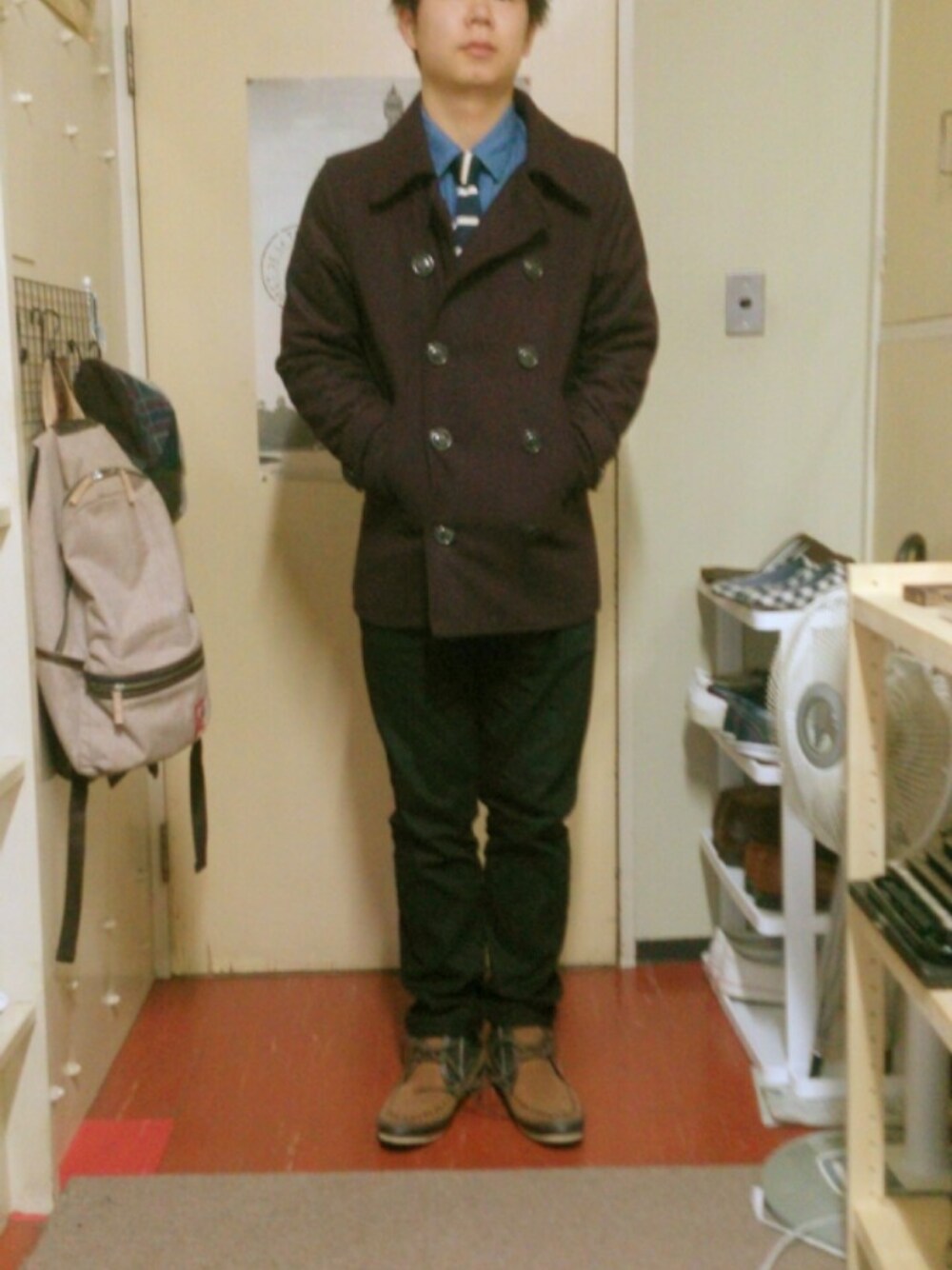 「ピーコート、ニットタイ」｜「UNIQLOのアイテム（その他パンツ、ブラック系）」を使った、たむさん（メンズ・170cm）の冬コーディネートの1枚目の写真