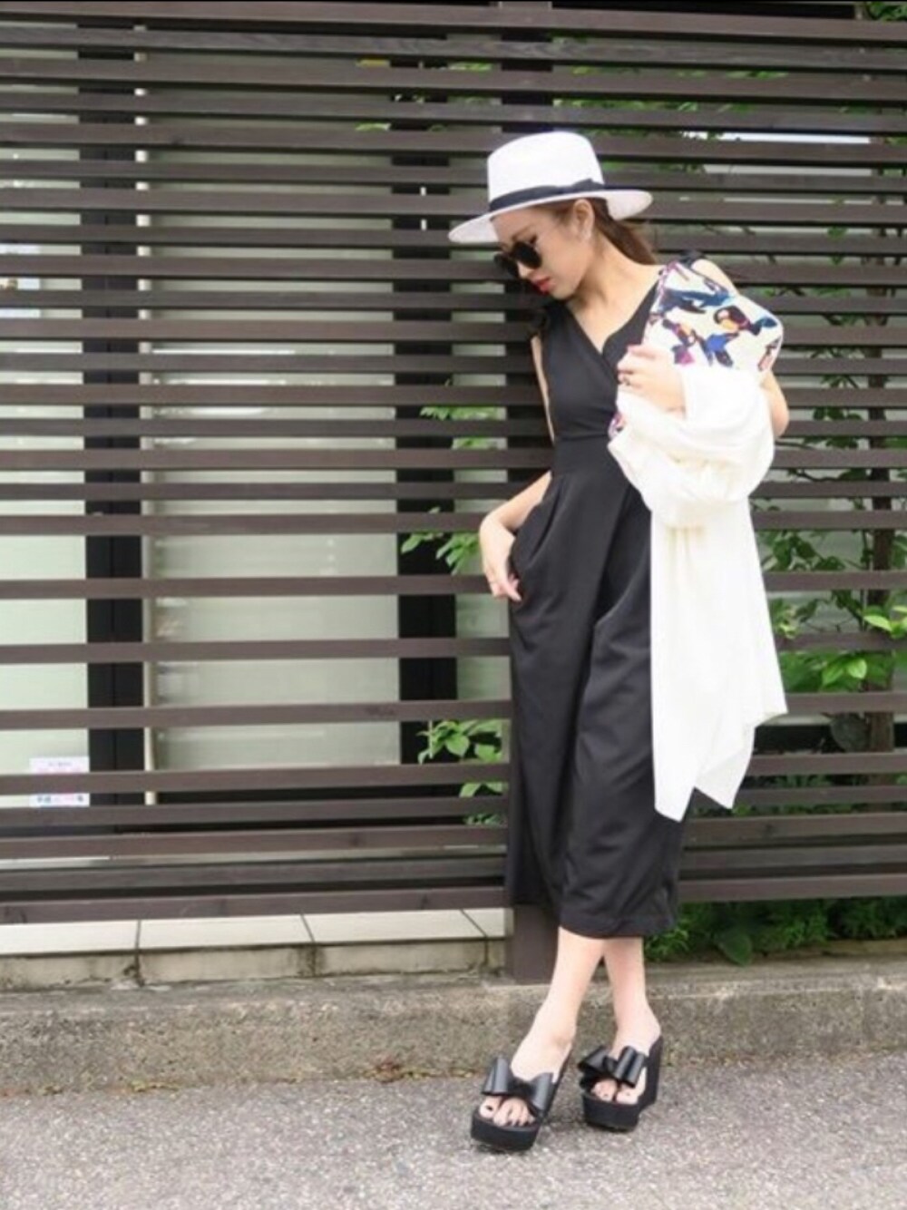 「Laguna Moon、murua、snidel、hat、サンダル、ママコーデ、オールインワン」｜「LAGUNAMOONのアイテム（つなぎ/オールインワン、ブラック系）」を使った、CANNYさん（レディース・160cm）の夏コーディネートの1枚目の写真