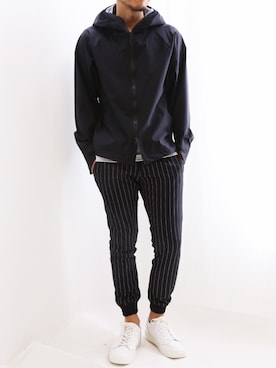 「AKM(エイケイエム)のアイテム(スラックス)」を使った、Eiji Unoharaさん(メンズ・177cm)の春コーディネート