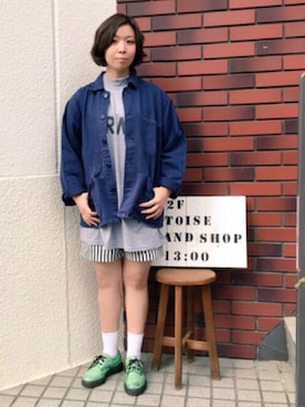 「アイテム（ミリタリージャケット）」を使った、あすまるさん（レディース・157cm）の春コーディネート