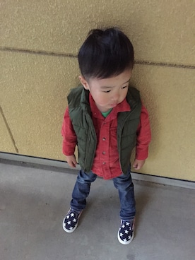 「babygap」｜「アイテム（ダウンベスト）」を使った、joeさん（キッズ・90cm）の秋コーディネート